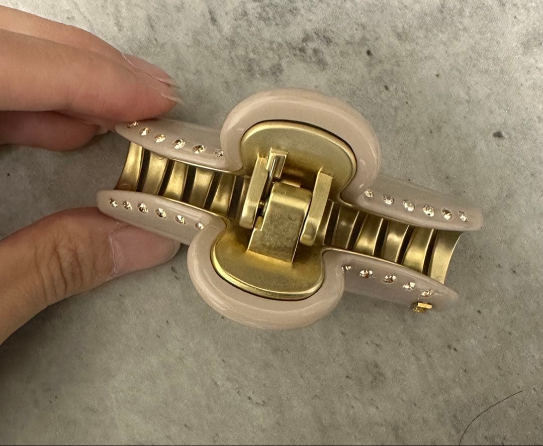 美品　アレクサンドルドゥパリ　Mサイズ　ベージュ ストーン付き ヘアクリップ