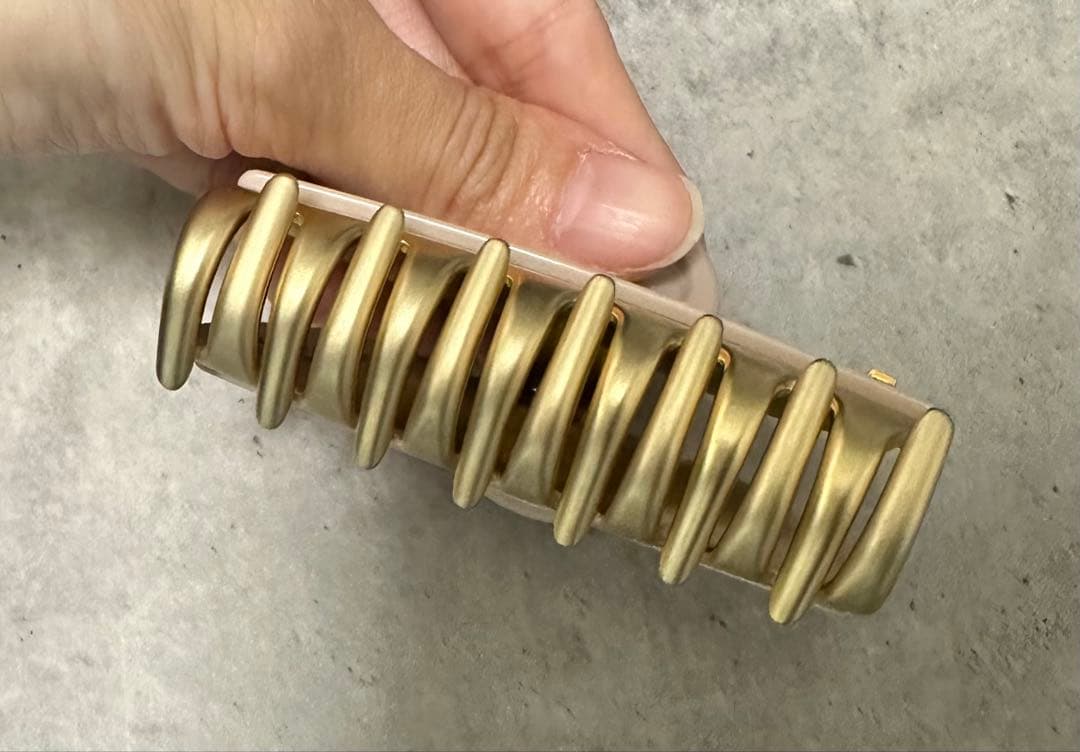 美品　アレクサンドルドゥパリ　Mサイズ　ベージュ ストーン付き ヘアクリップ