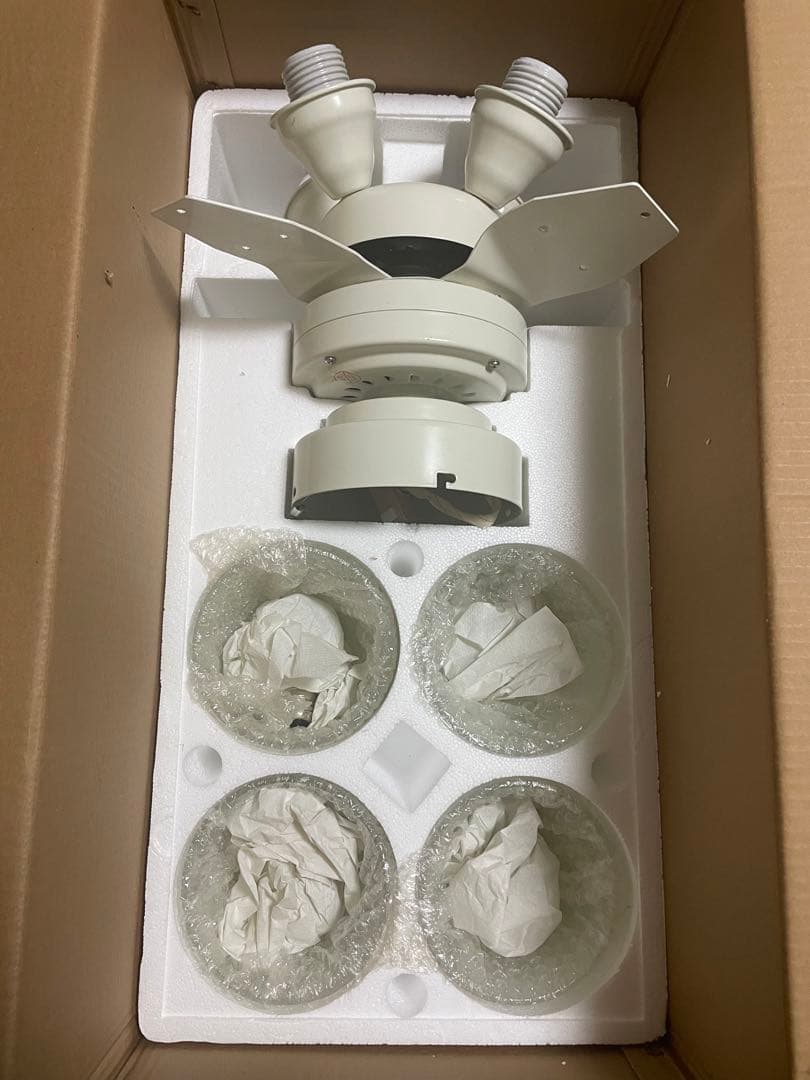 LOWYA ラスボルタ4灯　シーリングファンライトWH/NA LED電球４つ付き