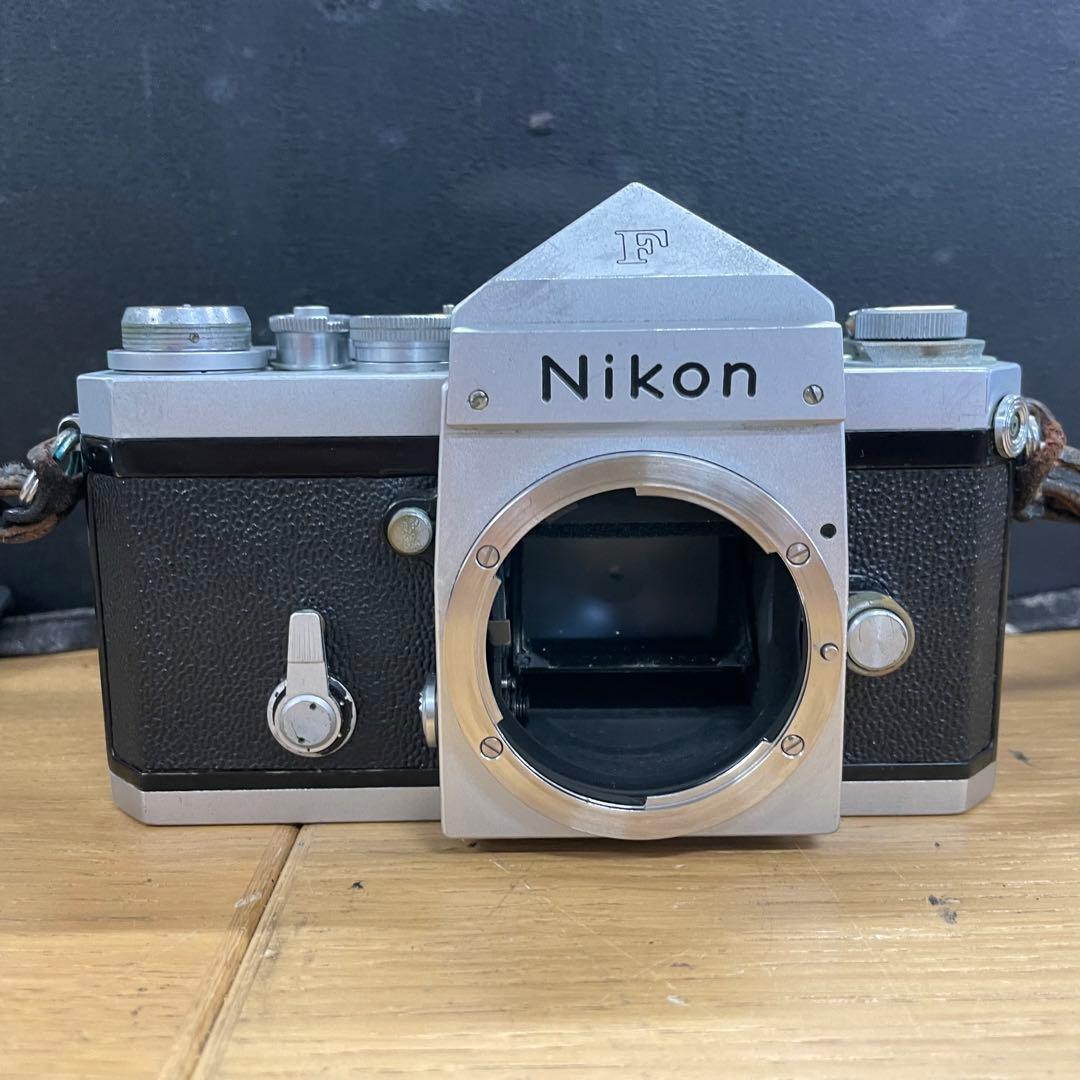 Nikon F アイレベル シルバー ボディ フィルムカメラ 658万番台