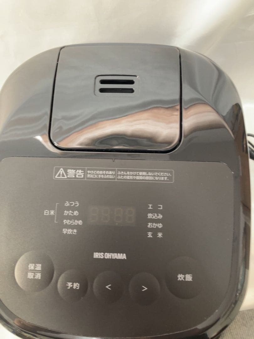 〈極美品〉　2025年製　アイリスオーヤマ炊飯器　　計量カップ付