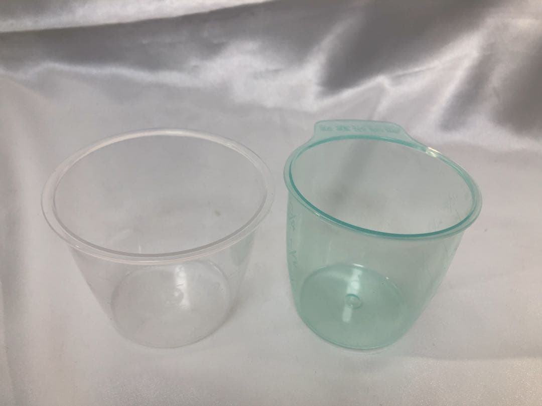 〈極美品〉　2025年製　アイリスオーヤマ炊飯器　　計量カップ付