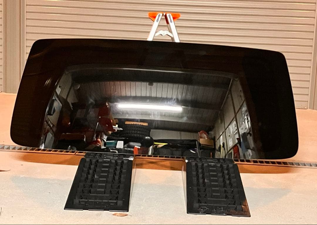 J*9様 200系ハイエース社外リアガラス　グリーンガラス　傷なし　熱線なし　ワ