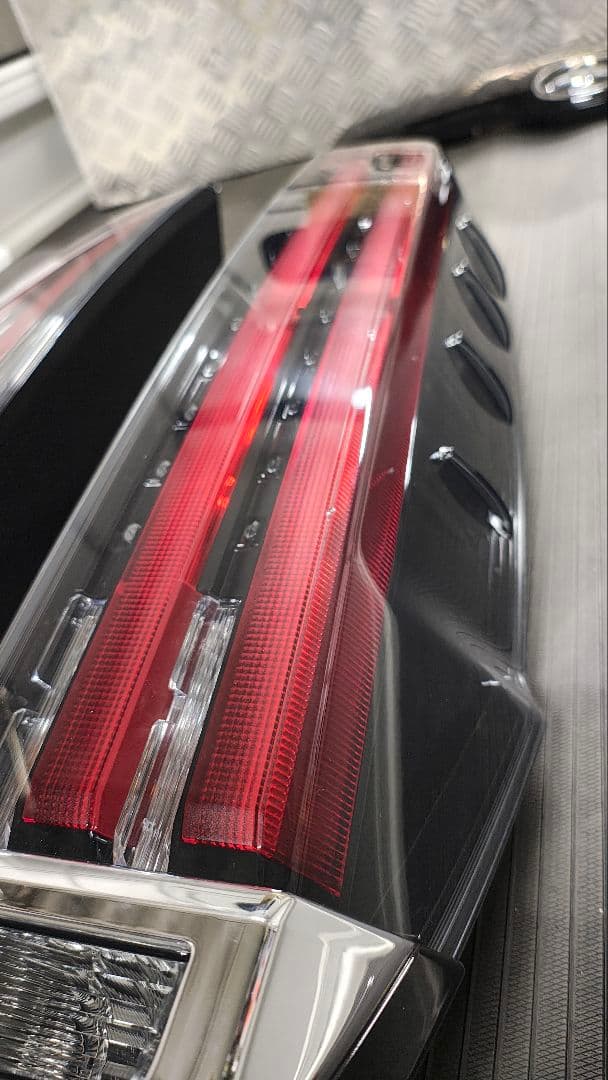 エスクァイア後期純正　テールランプ