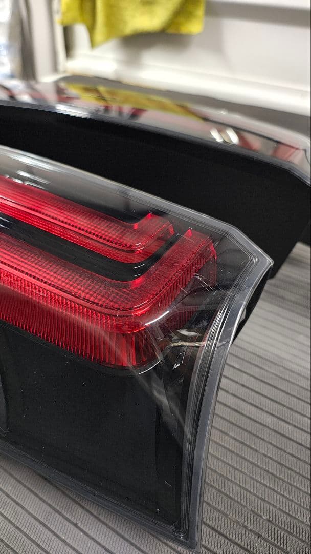 エスクァイア後期純正　テールランプ