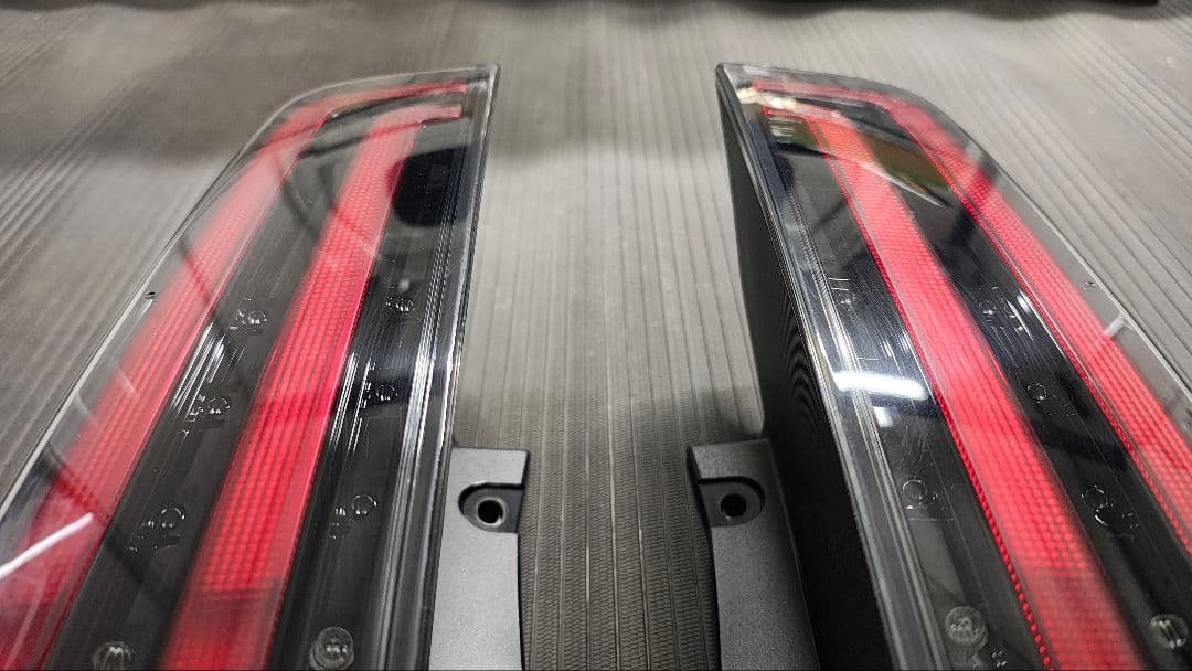 エスクァイア後期純正　テールランプ