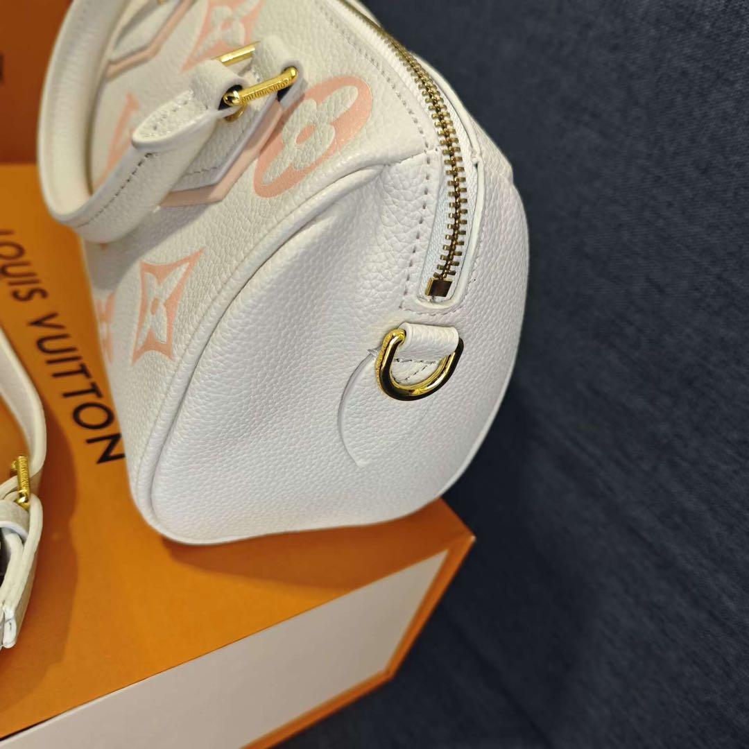 ☆専用ページ購入は1000円引きです！モノグラムショルダーバッグ