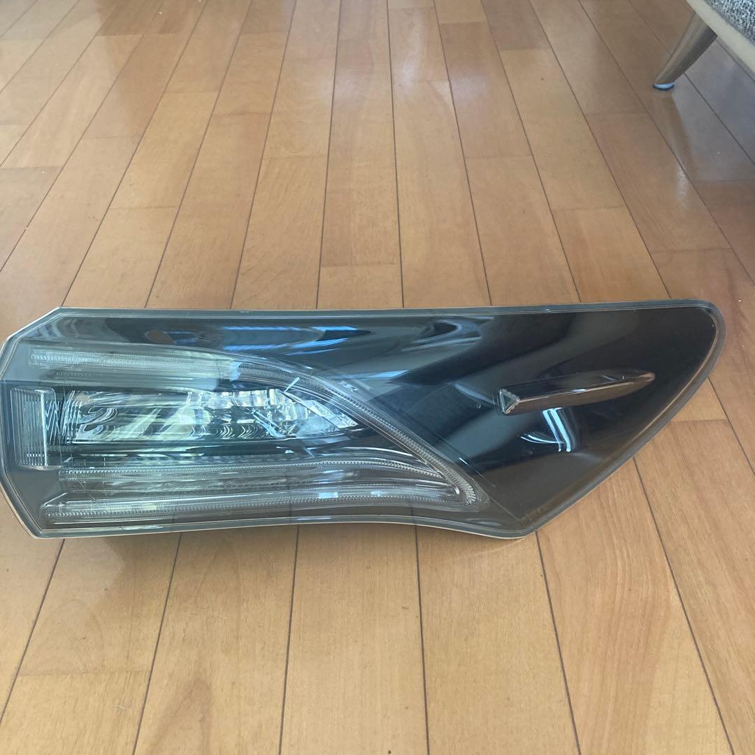 ハリアー AVU65W テールランプ右、左