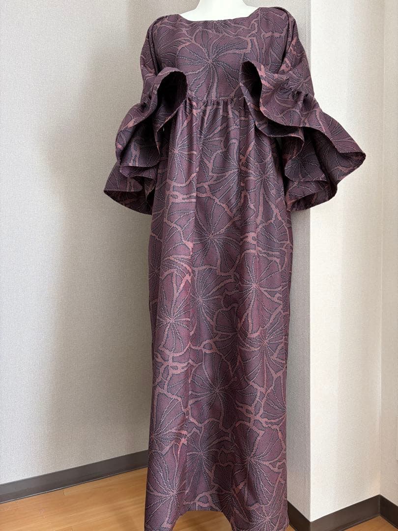 ★着物リメイク★　大島紬　フリル袖のゆったりワンピ　シックな大輪の花紋