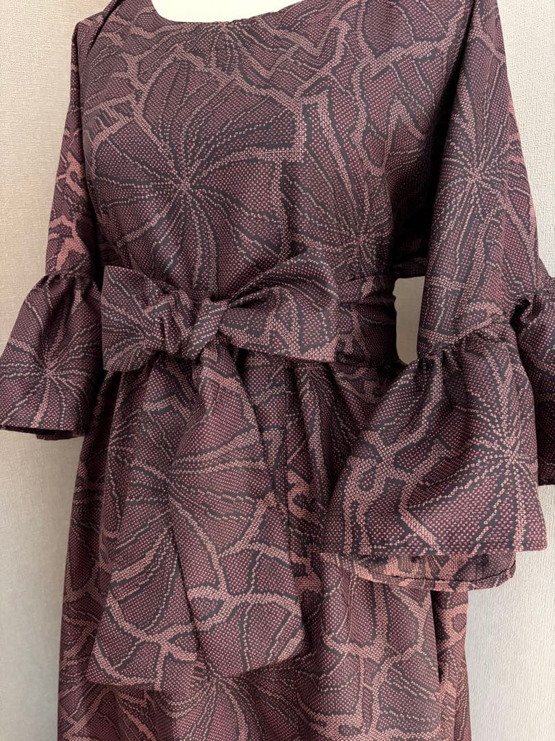 ★着物リメイク★　大島紬　フリル袖のゆったりワンピ　シックな大輪の花紋