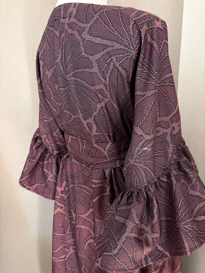 ★着物リメイク★　大島紬　フリル袖のゆったりワンピ　シックな大輪の花紋