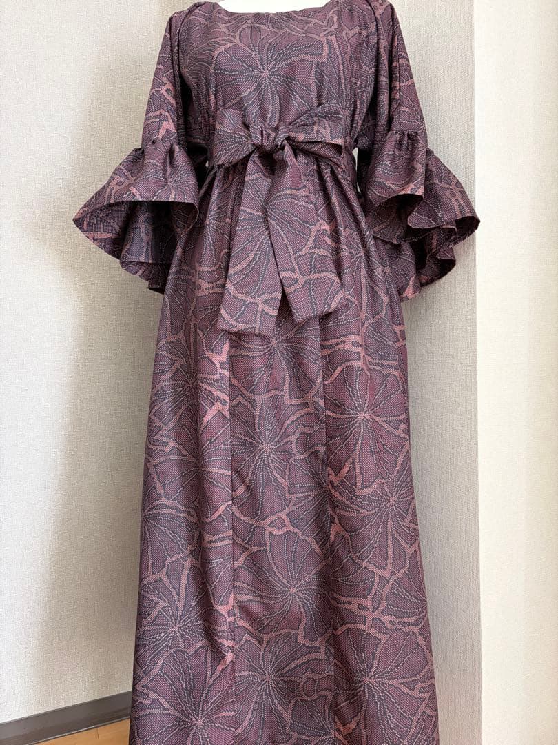 ★着物リメイク★　大島紬　フリル袖のゆったりワンピ　シックな大輪の花紋