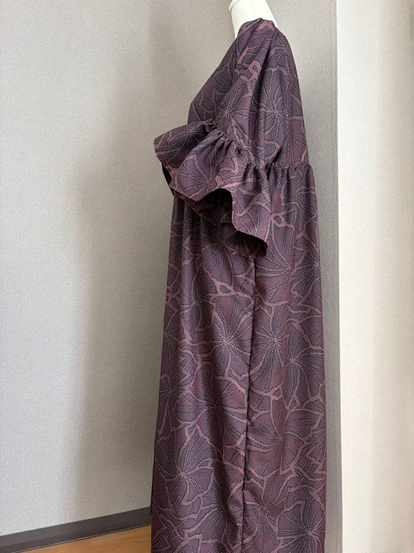 ★着物リメイク★　大島紬　フリル袖のゆったりワンピ　シックな大輪の花紋