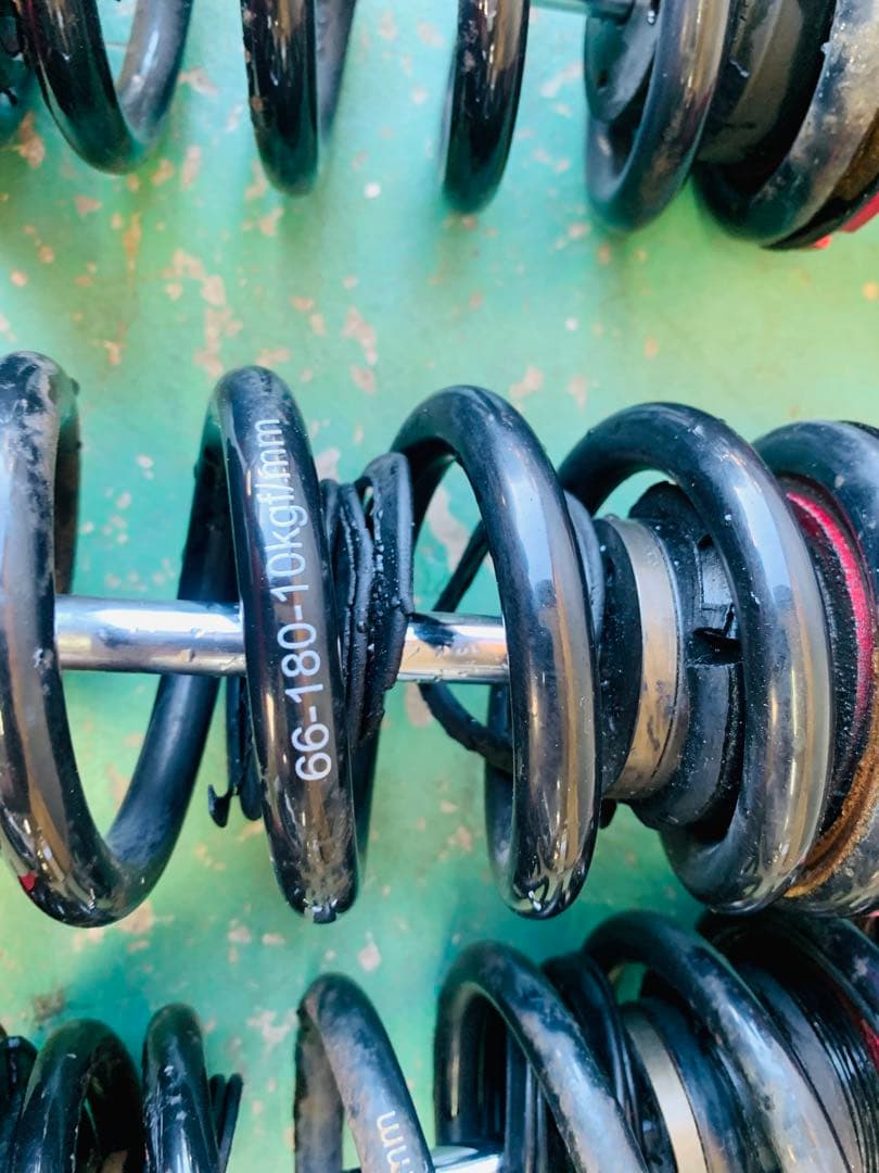 200系クラウン、メーカー不明、フルタップ式車高調