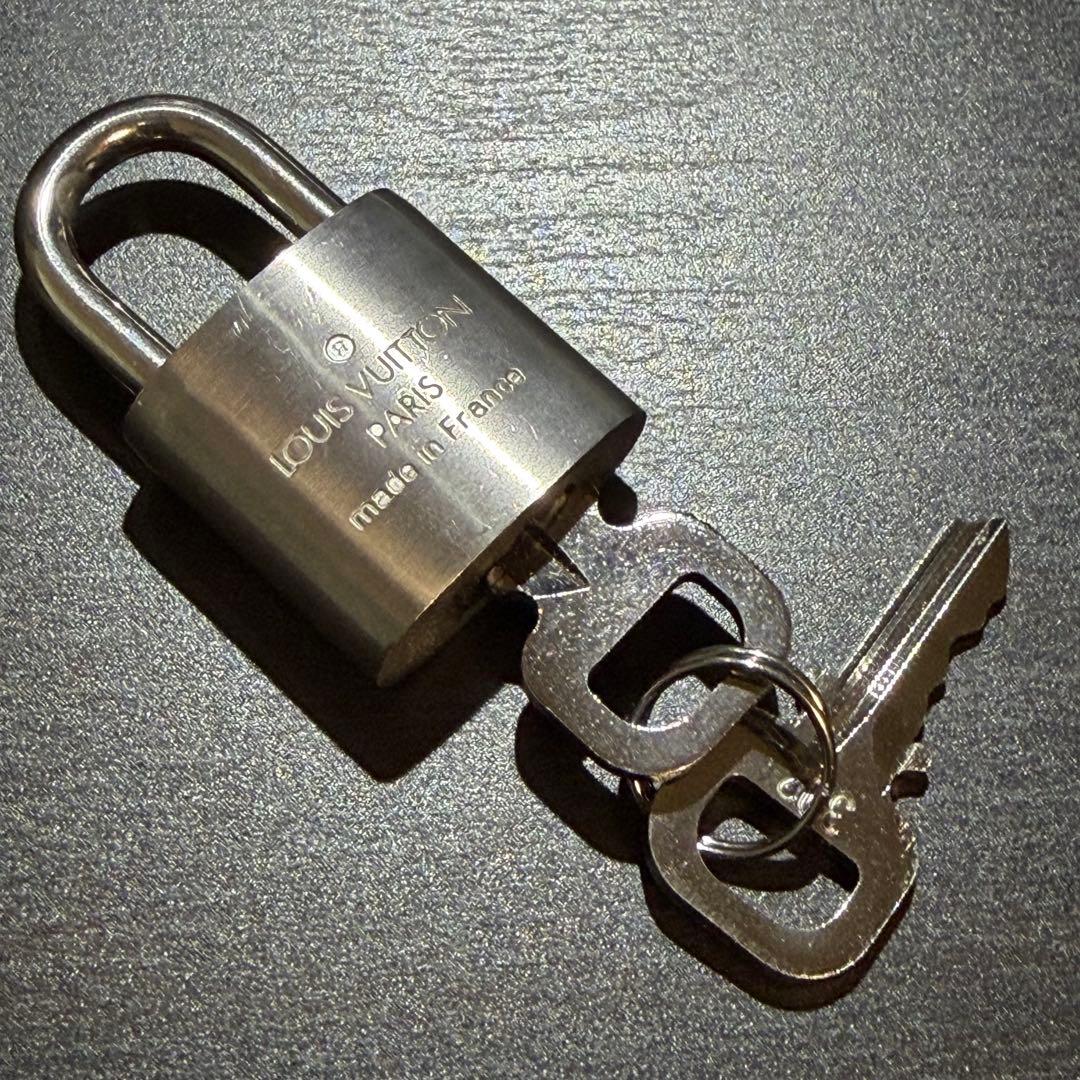 ルイヴィトン LV シルバー カデナ パドロック 南京錠 302番 サテン