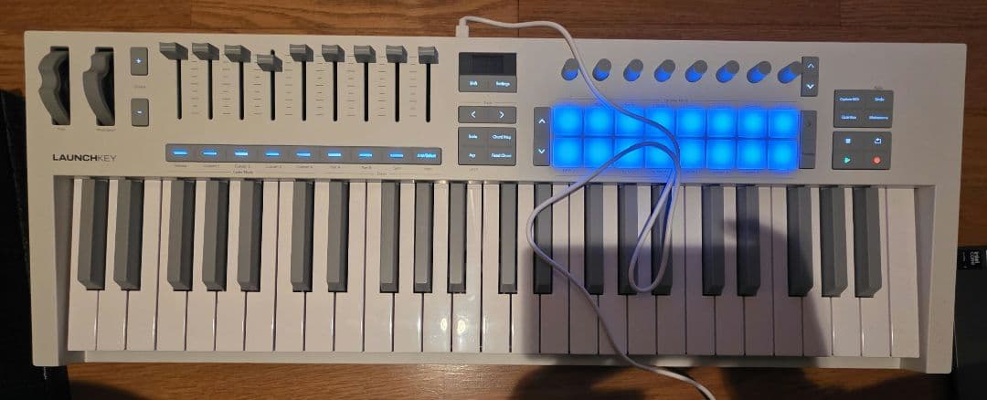 Novation Launchkey 49 MK4 MIDIキーボード