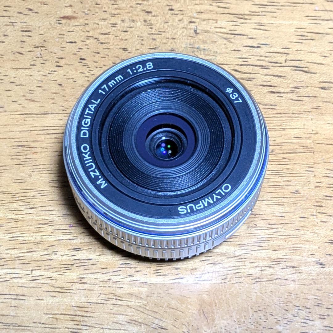 オリンパスM.ZUIKO DIGITA17mm f/2.8自動開閉キャップ付き