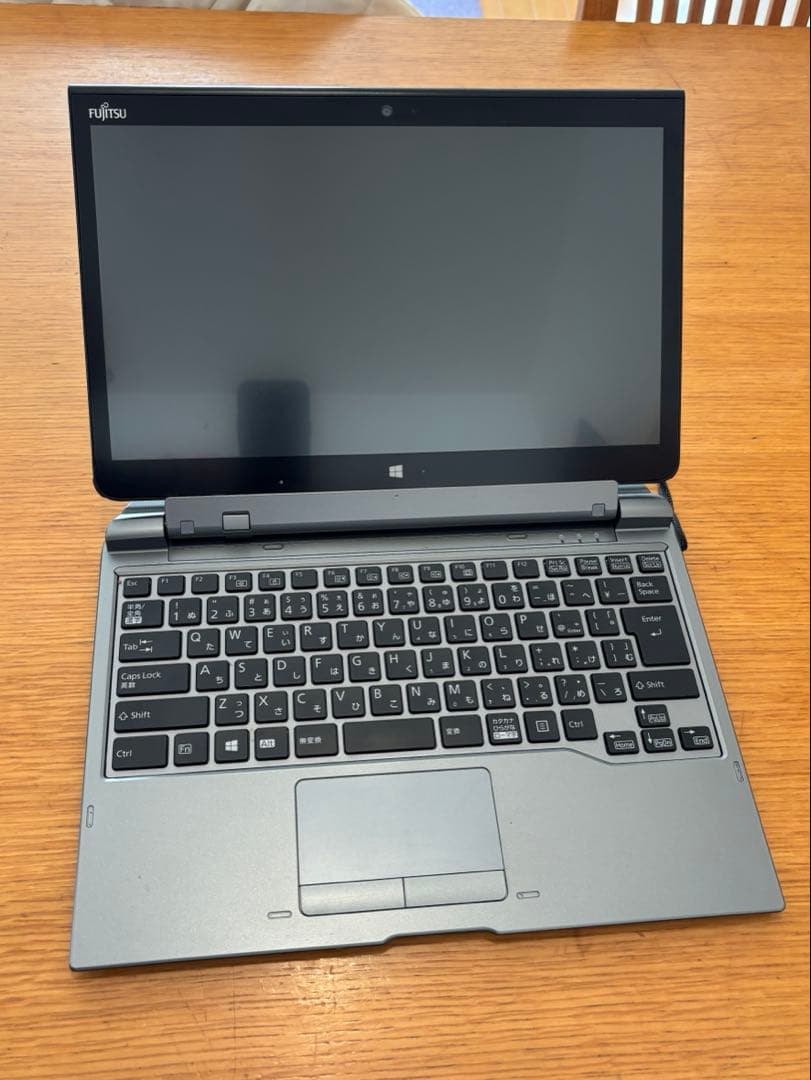 富士通ARROWS Tab Q736/M 2in1ノートパソコン
