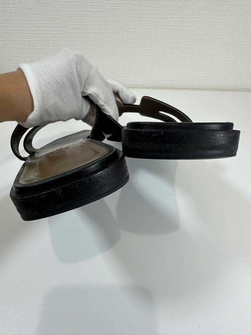 H ermes ブラックレザー風オープントゥサンダル
