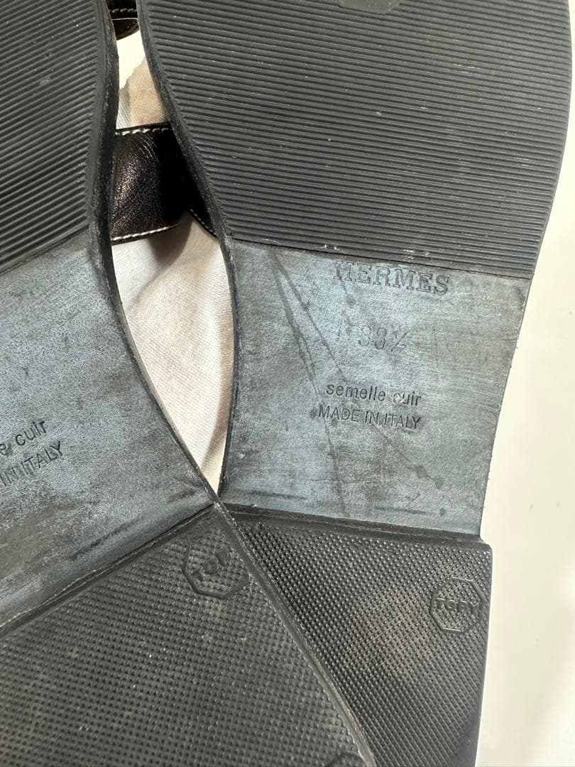 H ermes ブラックレザー風オープントゥサンダル