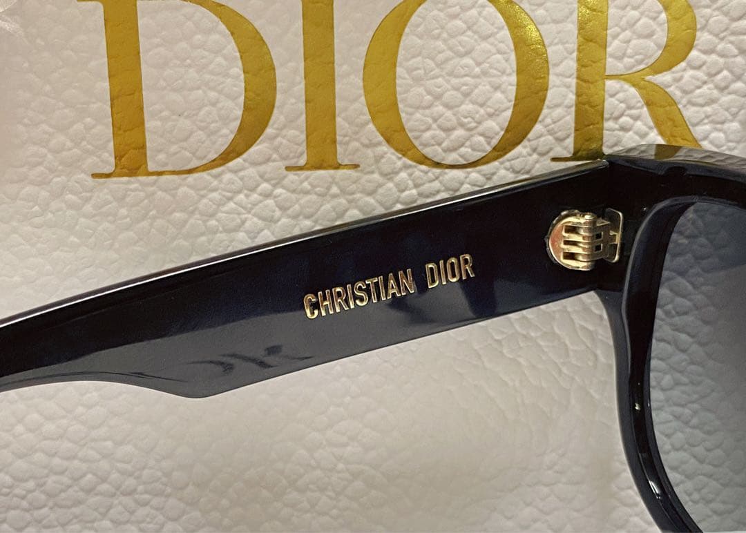 正規品 DIOR ロゴ入りブラックサングラス