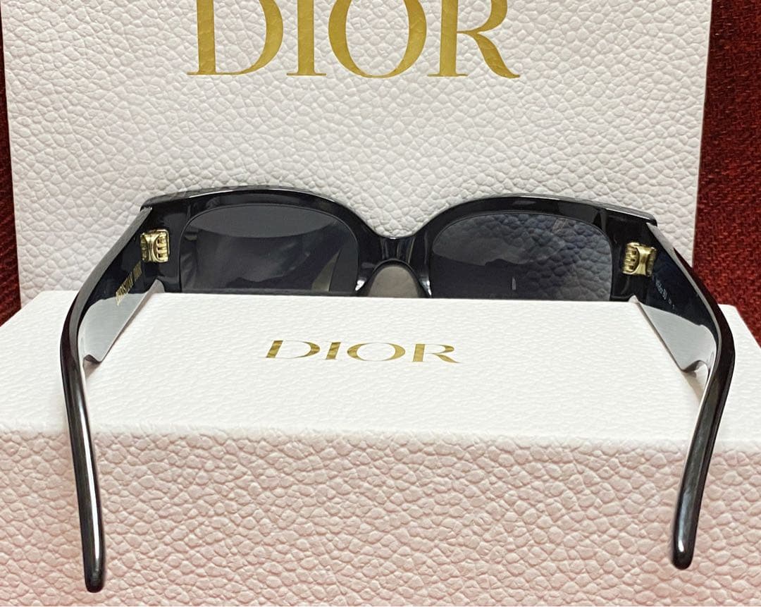 正規品 DIOR ロゴ入りブラックサングラス