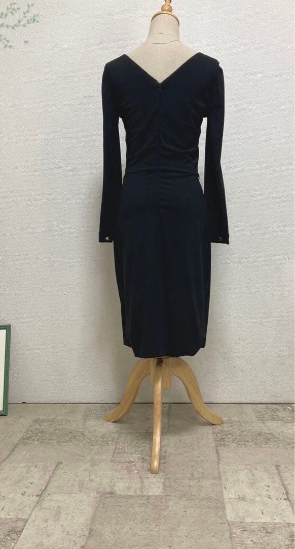 グッチ GUCCI ジャージーワンピ S ブラック パーティー 背中開き　ロゴ釦