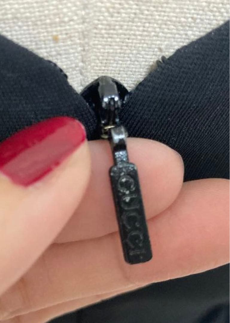 グッチ GUCCI ジャージーワンピ S ブラック パーティー 背中開き　ロゴ釦