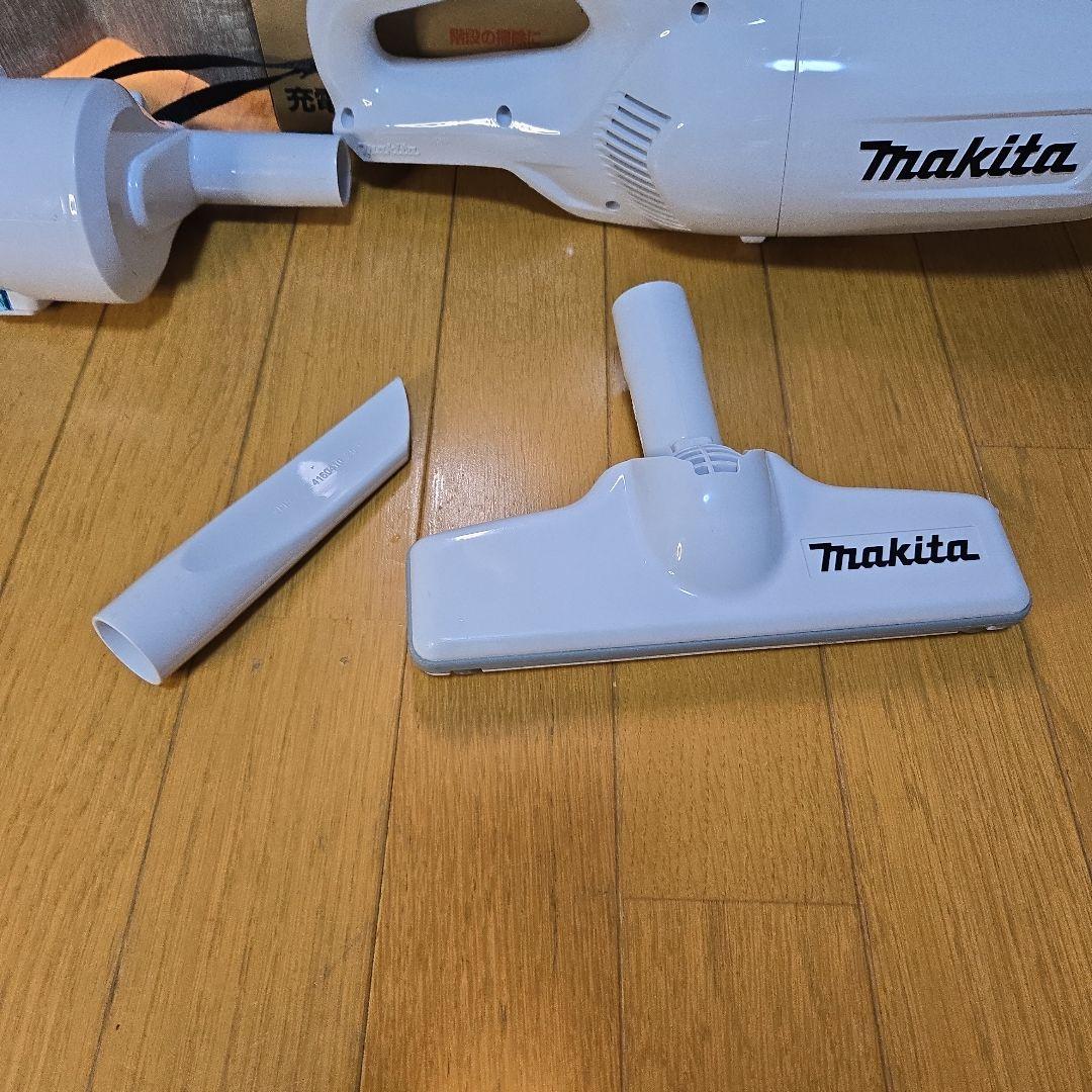 マキタ CL108FD 充電式クリーナー 掃除機 サイクロンアタッチメント付き