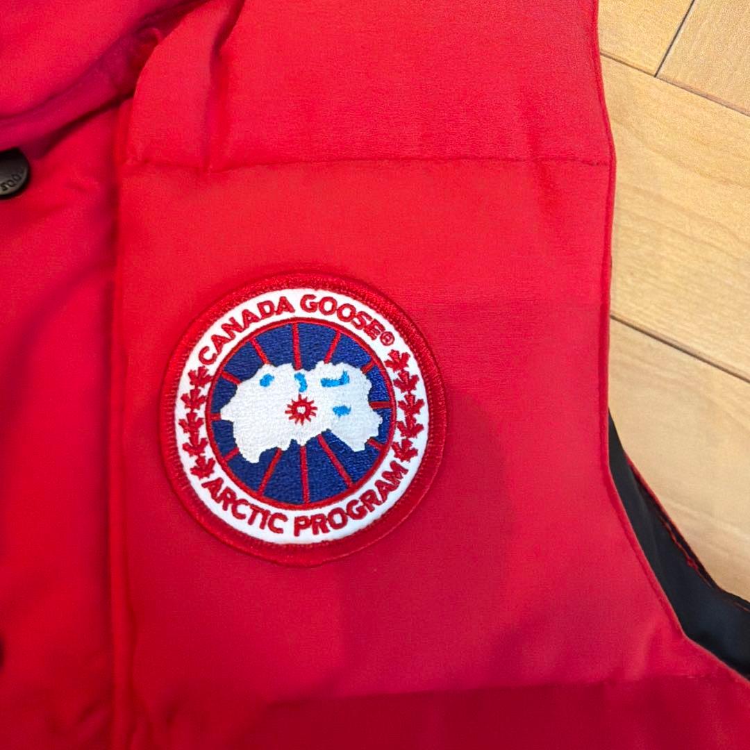 美品　  ダウンベスト 赤