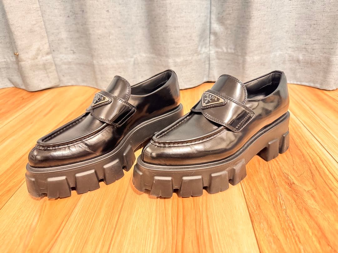 「ゆーり専用」プラダ モノリス ブラッシュドレザー ローファー