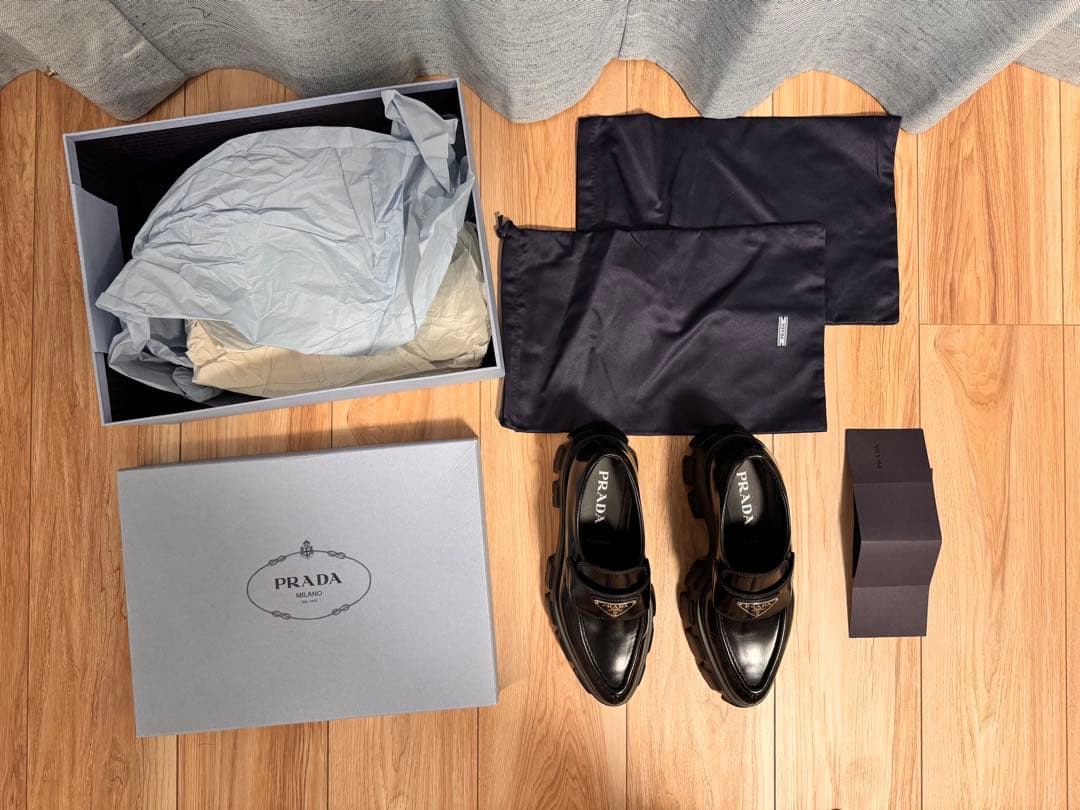 「ゆーり専用」プラダ モノリス ブラッシュドレザー ローファー