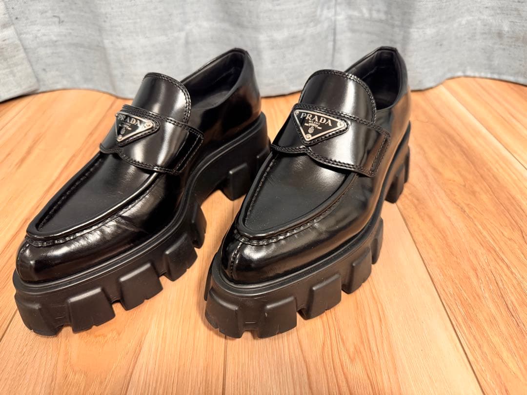 「ゆーり専用」プラダ モノリス ブラッシュドレザー ローファー