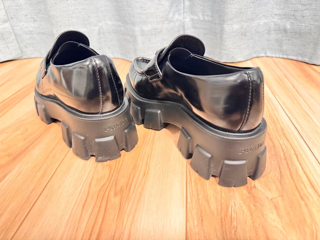 「ゆーり専用」プラダ モノリス ブラッシュドレザー ローファー