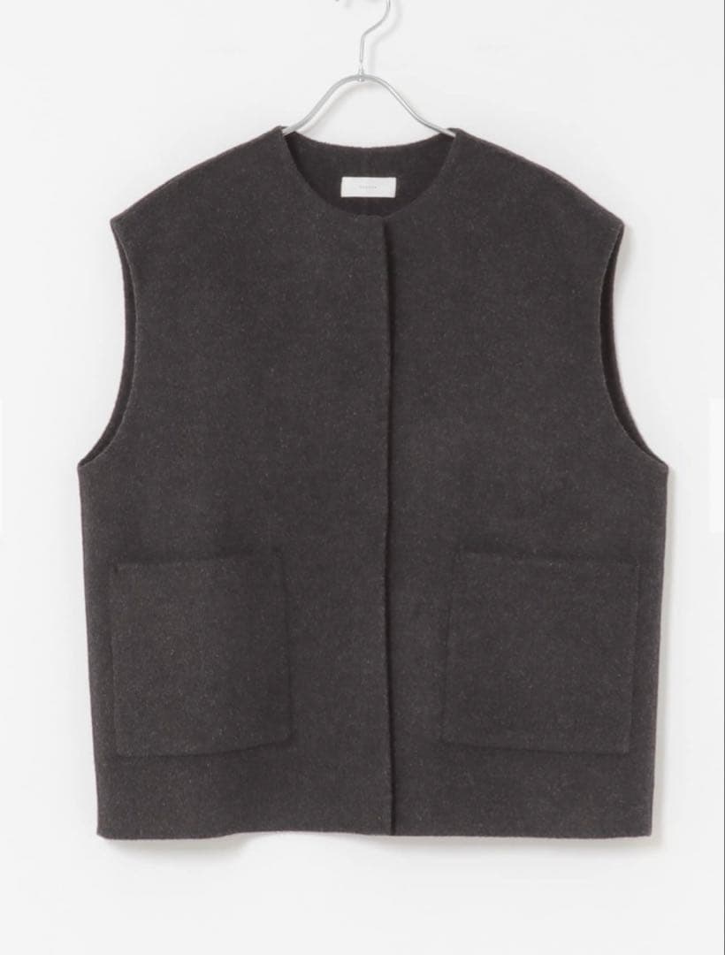 今期　美品　かぐれ　ウールリバーベスト　チャコールグレー　kagure