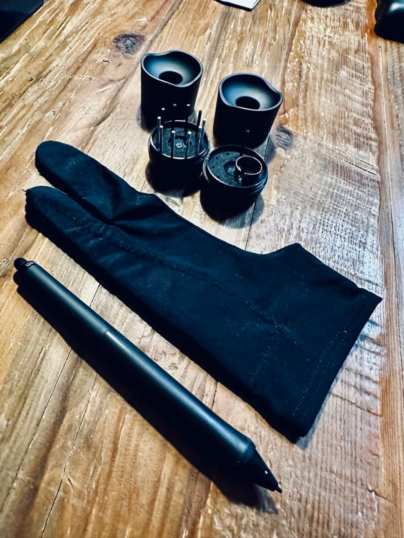 WACOM Cintiq 22HD DTK2200 本体と付属品