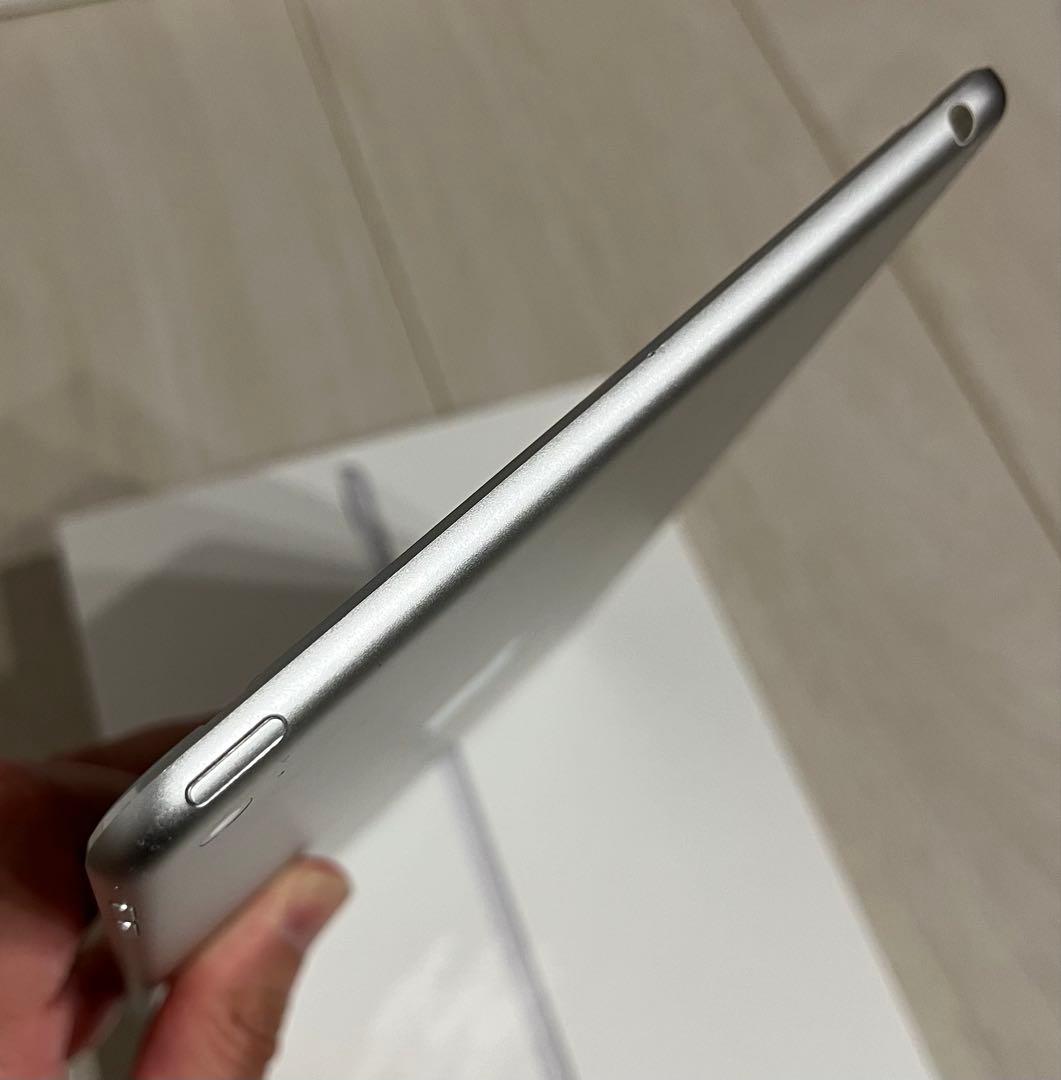 Apple iPad mini4 Wi-Fiモデル 32GB シルバー