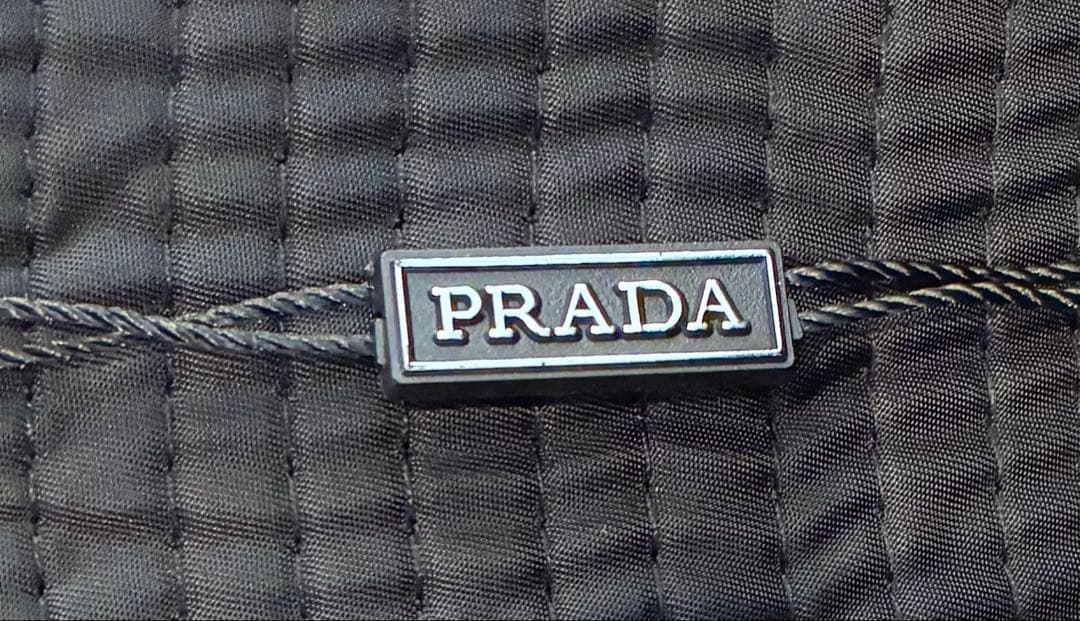 PRADA プラダ　ブラック バケットハット M 三角ロゴ