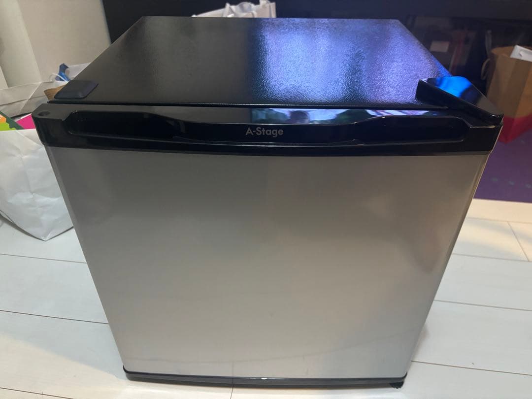 極美品　ミニ冷蔵庫　シルバー　2022年製　46L A-Stage 直接引取可能