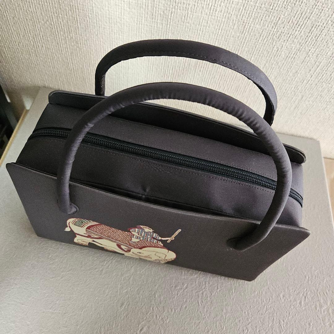 西陣縦錦の帯地を使用したバックと三分じめ(写真6)