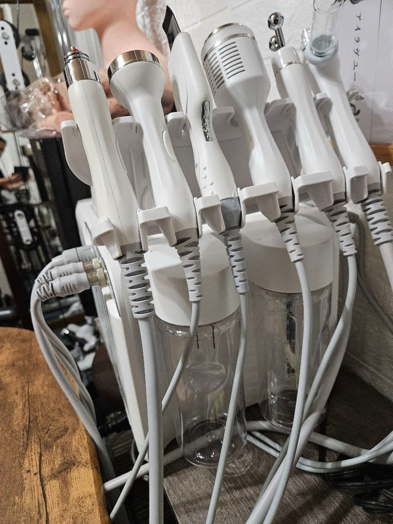 【業務用】多機能美顔器 キャビ+RF+ハイドロ+コールド+ピーリングなど１台で！