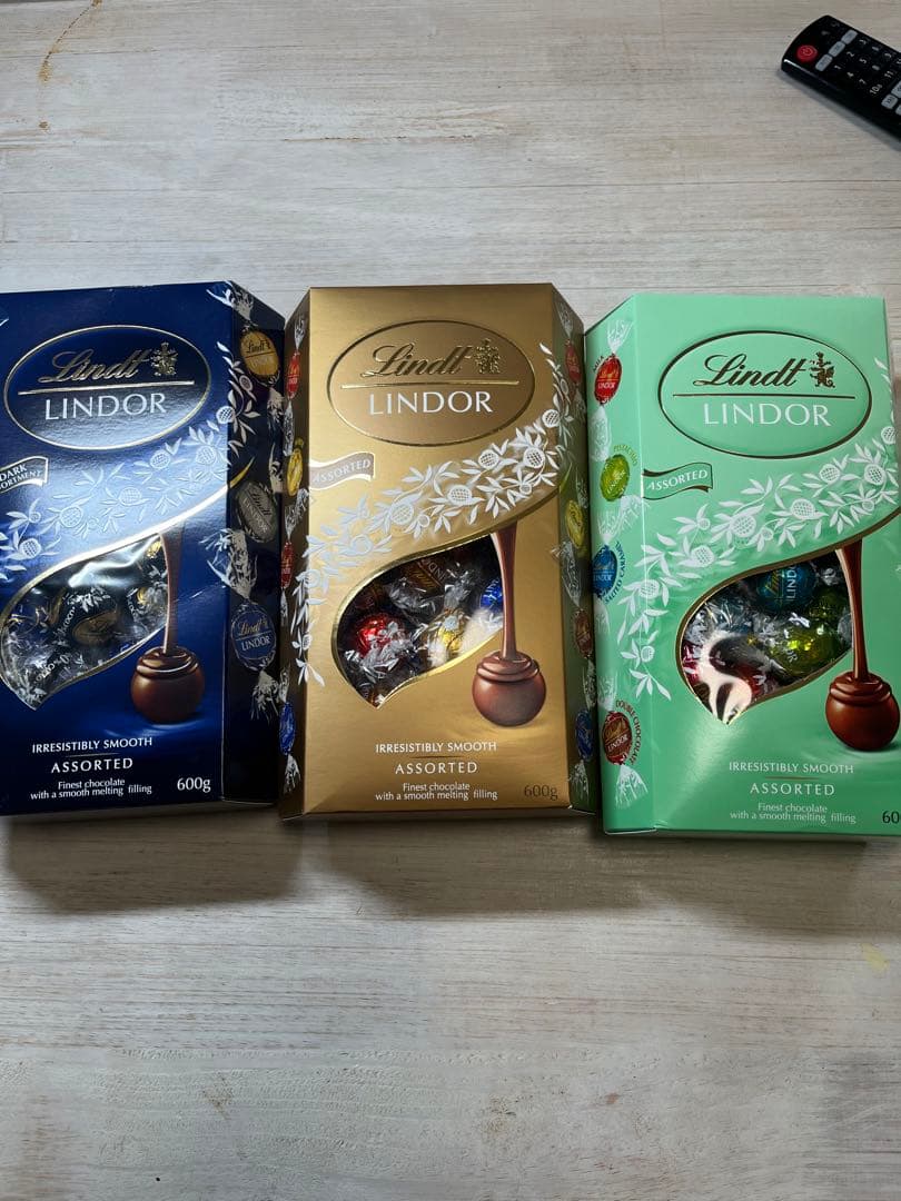 Lindt LINDOR アソート 600gx4箱