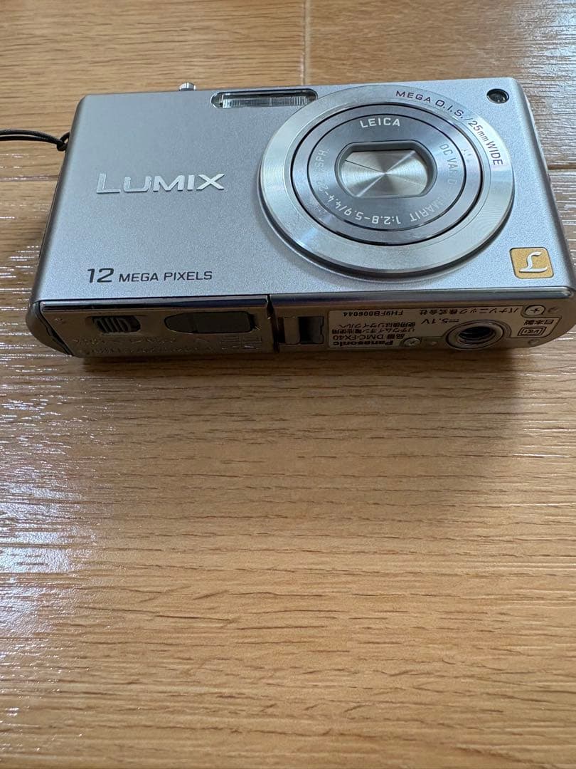 Panasonic LUMIX デジカメ　DMC-FX40シルバー