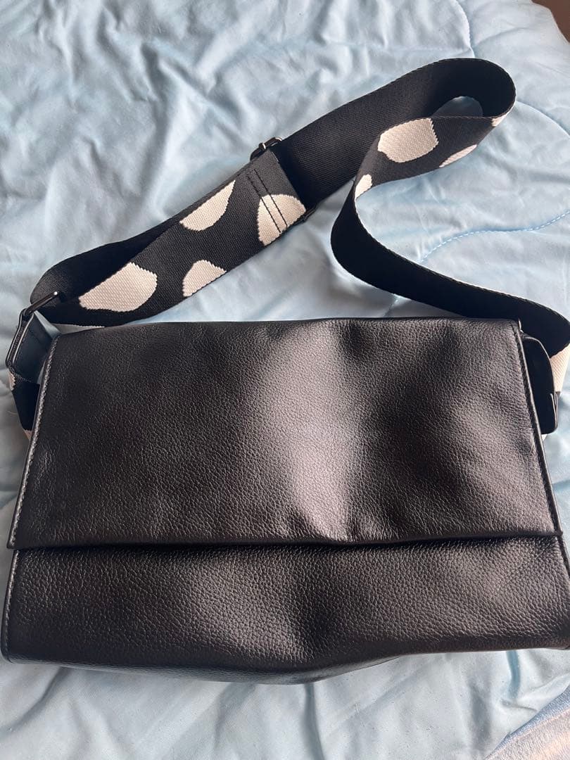 イアパピヨネ　ボディバック　ワイドテープ　ダルメシアン良品