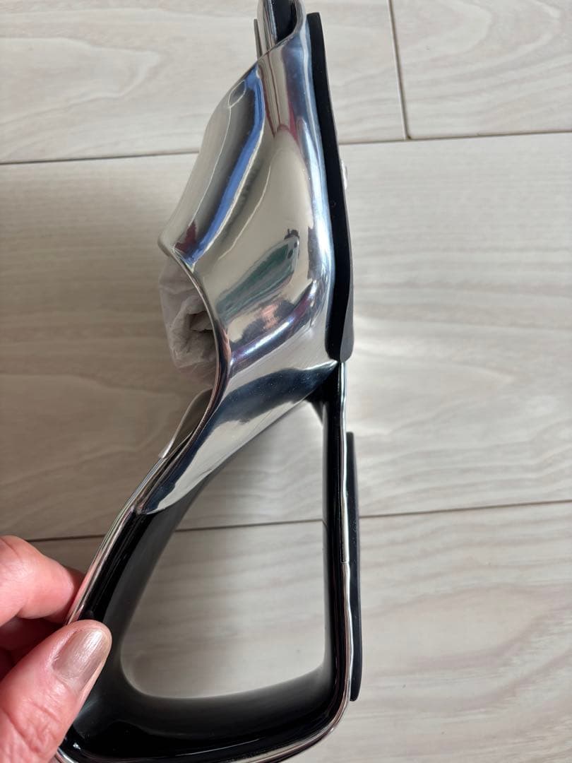 UNITED Nude シルバーオープントゥーミュール