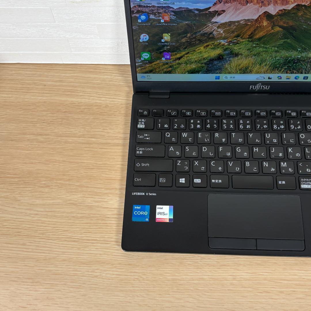 富士通　11世代i5　高年式　美品　ノートパソコン　Windows11　02
