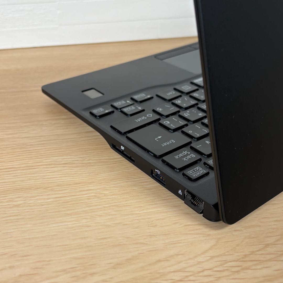 富士通　11世代i5　高年式　美品　ノートパソコン　Windows11　02