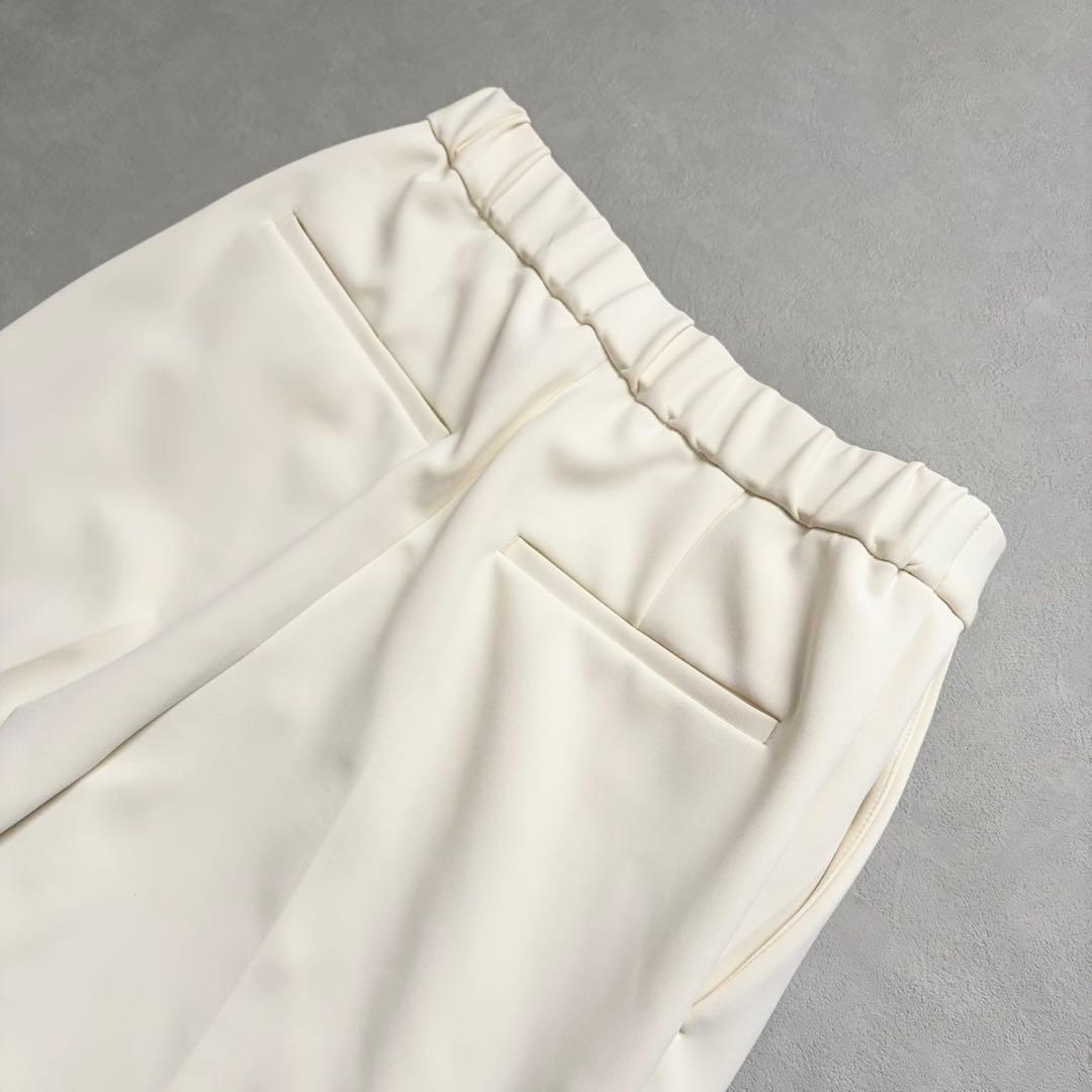 未使用近　ユナイテッドアローズ　SPONGY タック テーパードパンツ