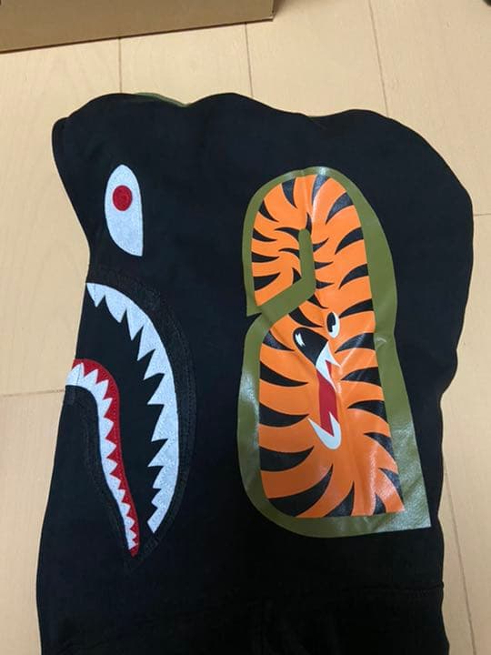 シャークパーカー