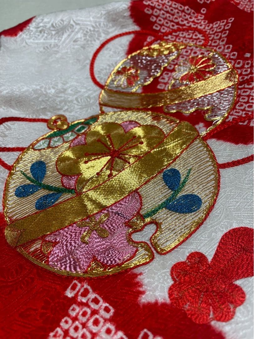 産着　女の子　正絹　ポリエステル　金駒刺繍　絞り　高級　赤　長襦袢付き　地紋